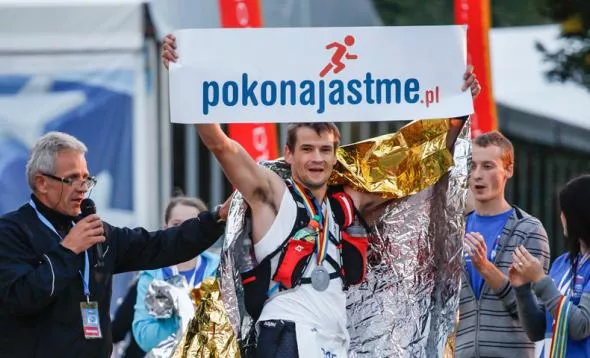 Bartłomiej Trela na mecie Biegu 7 Dolin