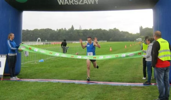 Artur Jabłoński z amatorskiej ekipy JacekBiega by Powergym Artur Jabłoński z amatorskiej ekipy JacekBiega by Powergym