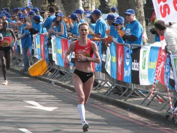 Lilia Szobuchowa podczas maratonu w Londynie w 2011 (fot. Wikipedia)