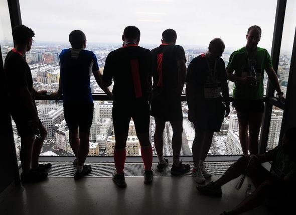 Nagroda na mecie? Widok ze szczytu biurowca Nagroda na mecie? Widok ze szczytu biurowca