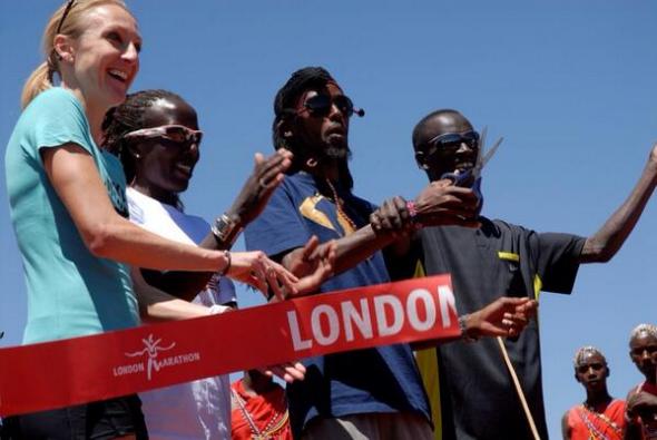 Otwarcie centrum. Wśród przecinających wstęgę Paula Radcliffe i Mo Farah / Fot. Twitter