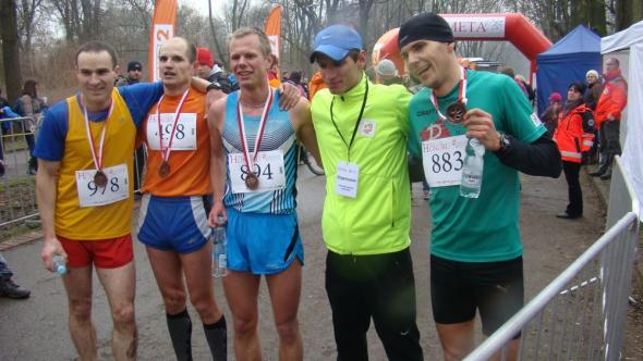 Marek Kowalski (w środku)