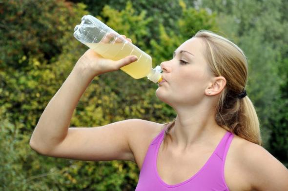 Podczas treningu najlepiej pić napoje izotoniczne