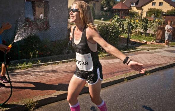 Anna Pawłowska-Pojawa biegnie w Koral Maratonie / Fot. Wojciech Jargiło