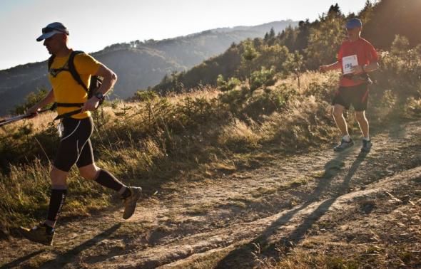 Ultramaratończycy na 100-kilometrowej trasie Biegu 7 Dolin w Krynicy