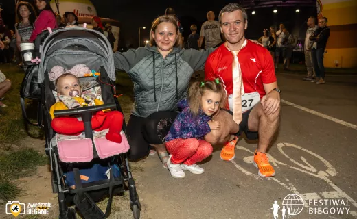 Rodzinny bieg nocny na Festiwalu Biegowym