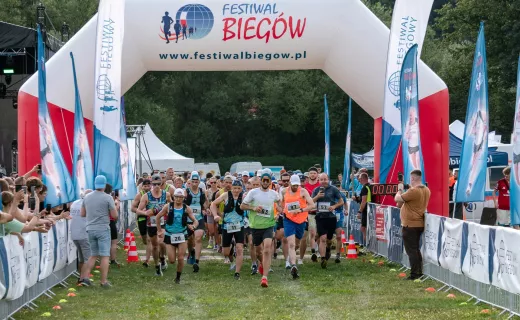 Półmaraton dla twardzieli. 21 kilometrów wyzwania podczas I Biegu Niepodległości w Laskowej