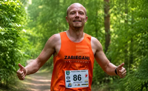 "Nie poddawaj się, walcz!" Ambasador Festiwalu Biegowego pobiegnie w Laskowej. To nazwisko warto zapamiętać!