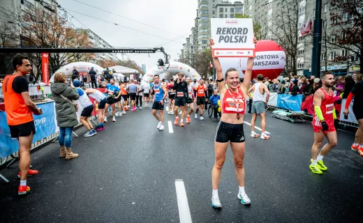 Rekordowa frekwencja i sportowa rywalizacja na trasie jubileuszowego 20. Półmaratonu Warszawskiego