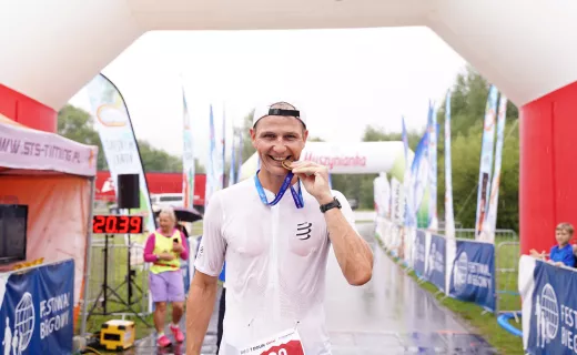 Jest zwycięzca Biegu 7 Dolin na 100 km! Dotarł do mety ze świetnym czasem [WIDEO]