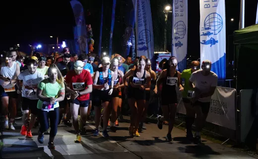 Ostatnie piątkowe zmagania na Festiwalu Biegowym. Ruszył Bieg Nocny na 7 km