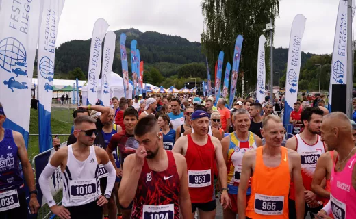 Półmaraton na dobry początek niedzieli. Setki zawodników ruszyło zwartych i gotowych [ZDJĘCIA] - 1