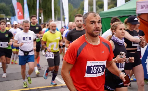 Półmaraton na dobry początek niedzieli. Setki zawodników ruszyło zwartych i gotowych [ZDJĘCIA] - 10