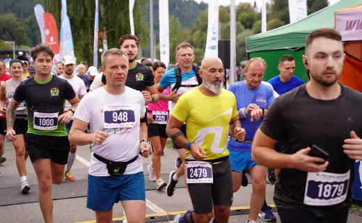 Półmaraton na dobry początek niedzieli. Setki zawodników ruszyło zwartych i gotowych [ZDJĘCIA] - 11