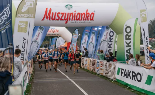 Biuro Zawodów, start b7d 61 km, b7d Koral 42 km, Nocny Bieg Rodzinny i NW, Losowanie auta