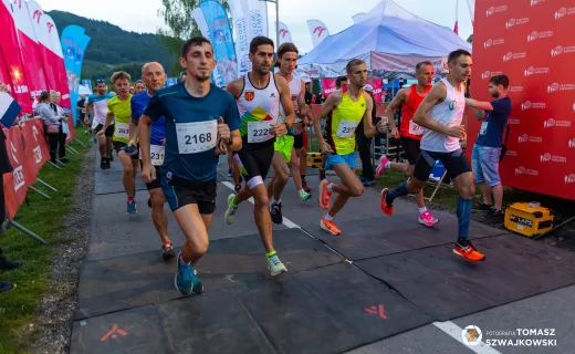 Wystartował bieg na 15 kilometrów! Zawodnicy ruszyli pełni energii - 