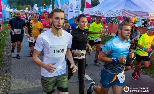 Wystartował bieg na 15 kilometrów! Zawodnicy ruszyli pełni energii - 