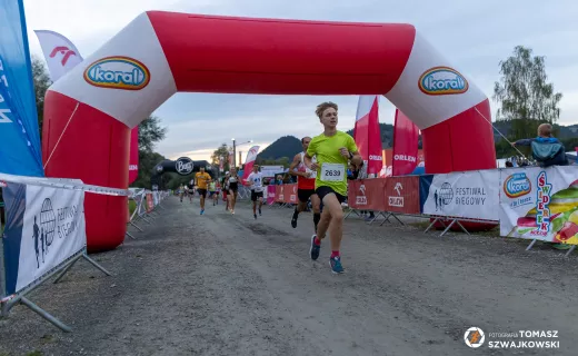 Wystartował bieg na 15 kilometrów! Zawodnicy ruszyli pełni energii - 