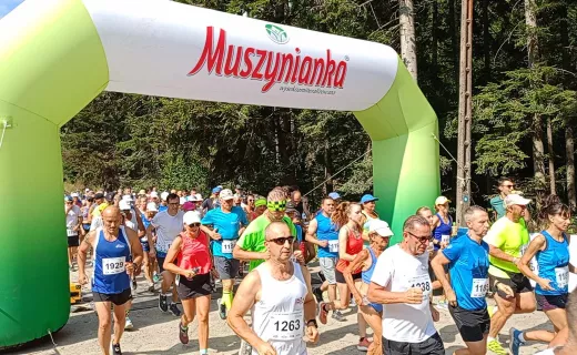 Ponad 400 osób ruszyło do Miasteczka Biegowego! Tak startowała Sądecka Dycha Newagu [ZDJĘCIA] [WIDEO] - 