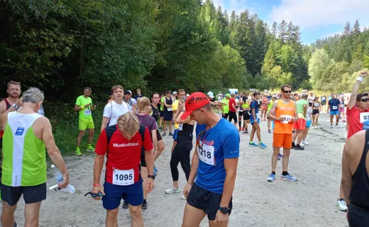 Ponad 400 osób ruszyło do Miasteczka Biegowego! Tak startowała Sądecka Dycha Newagu [ZDJĘCIA] [WIDEO] - 
