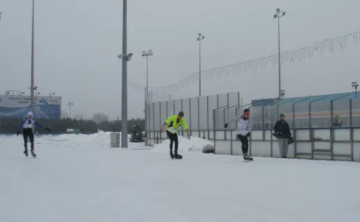 Biegiem, na łyżwach i na rowerze. Warszawa sprawdziła się w zimowym triathlonie [ZDJĘCIA] - 11