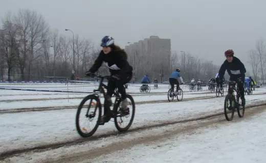 Biegiem, na łyżwach i na rowerze. Warszawa sprawdziła się w zimowym triathlonie [ZDJĘCIA] - 19