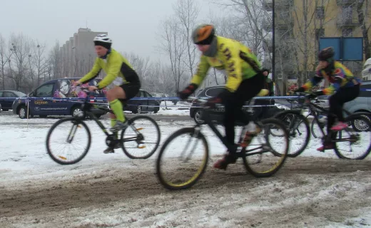 Biegiem, na łyżwach i na rowerze. Warszawa sprawdziła się w zimowym triathlonie [ZDJĘCIA] - 15