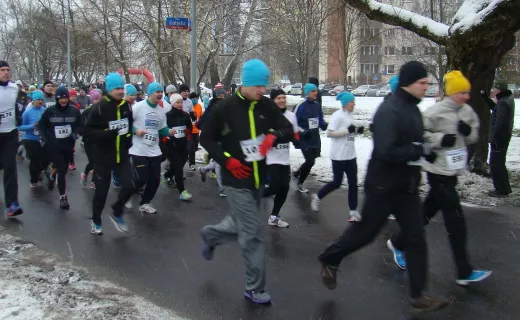 Zimna, wietrzna (i wieczna) Chomiczówka. Tak biegano dziś na Bielanach [ZDJĘCIA] - 19