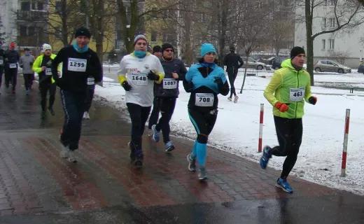 Zimna, wietrzna (i wieczna) Chomiczówka. Tak biegano dziś na Bielanach [ZDJĘCIA] - 24