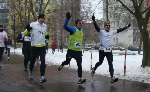 Zimna, wietrzna (i wieczna) Chomiczówka. Tak biegano dziś na Bielanach [ZDJĘCIA] - 23
