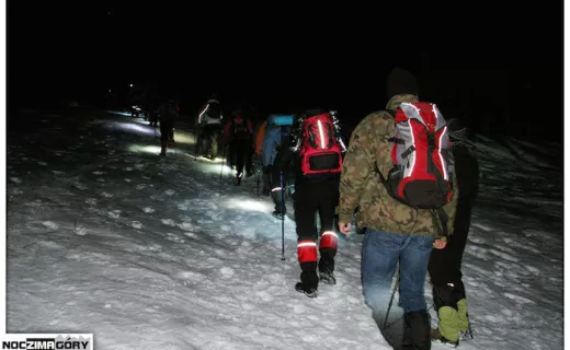 Noc-Zima-Góry 2015: Weszli na Skrzyczne i wspomnieli Lucjana Chorążego [ZDJĘCIA] - 1