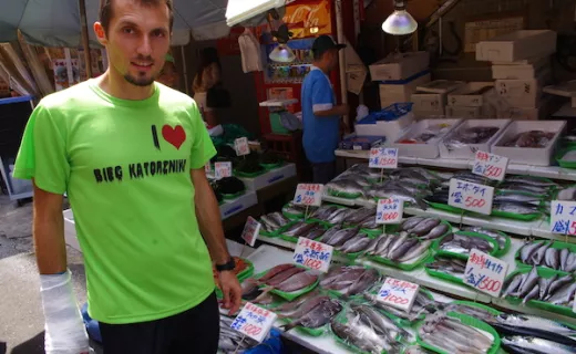 „Najważniejsze, że kochamy bieganie i się nie poddajemy”. Z Darkiem Laksą o charytatywnym bieganiu na siedmiu kontynentach. W niedzielę – Sapporo.  - 
