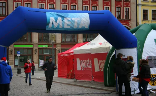 Wrocław biegał w charytatywnej sztafecie mikołajkowej [ZDJĘCIA] - 16