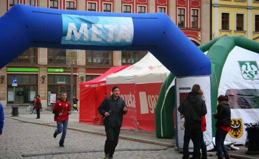 Wrocław biegał w charytatywnej sztafecie mikołajkowej [ZDJĘCIA] - 15