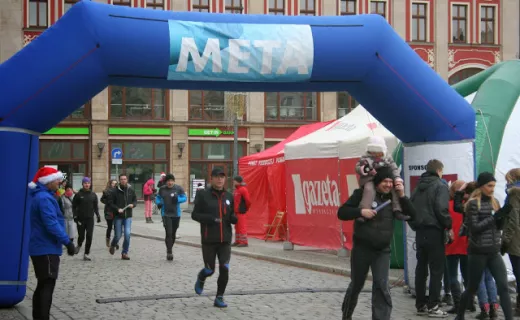 Wrocław biegał w charytatywnej sztafecie mikołajkowej [ZDJĘCIA] - 24