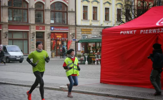 Wrocław biegał w charytatywnej sztafecie mikołajkowej [ZDJĘCIA] - 2