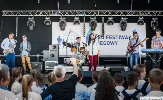 Na festiwalowej scenie trwają pokazy młodzieży - 9