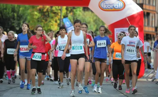 Rozgrzewka z Robertem Korzeniowskim: "Będę dzisiaj trochę jak wychowawca WF" [FOTO] - 12