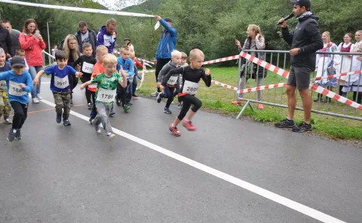 To najmłodsi uczestnicy Festiwalu Biegowego. Mnóstwo dzieci pojawiło się na starcie - 
