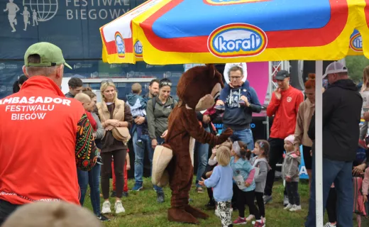 To najmłodsi uczestnicy Festiwalu Biegowego. Mnóstwo dzieci pojawiło się na starcie - 