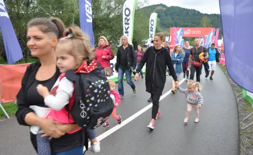 To najmłodsi uczestnicy Festiwalu Biegowego. Mnóstwo dzieci pojawiło się na starcie - 