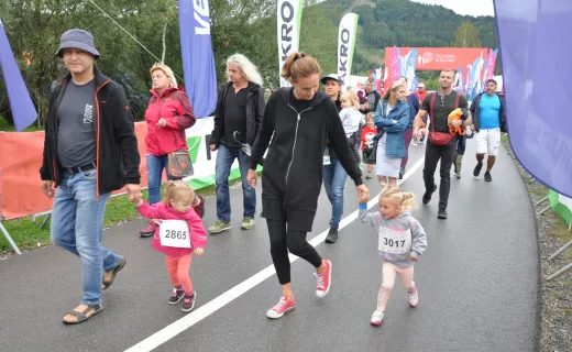 To najmłodsi uczestnicy Festiwalu Biegowego. Mnóstwo dzieci pojawiło się na starcie - 