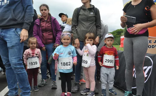 To najmłodsi uczestnicy Festiwalu Biegowego. Mnóstwo dzieci pojawiło się na starcie - 