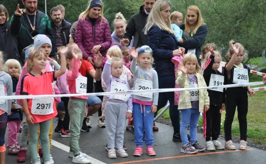 To najmłodsi uczestnicy Festiwalu Biegowego. Mnóstwo dzieci pojawiło się na starcie - 