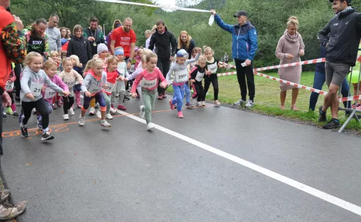 To najmłodsi uczestnicy Festiwalu Biegowego. Mnóstwo dzieci pojawiło się na starcie - 