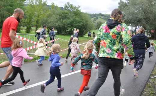 To najmłodsi uczestnicy Festiwalu Biegowego. Mnóstwo dzieci pojawiło się na starcie - 