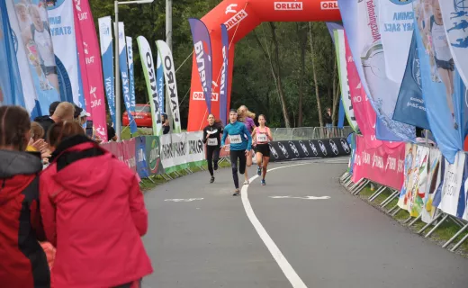 Nastoletnia Hania dokłada kolejny medal Festiwalu Biegowego do kolekcji - 