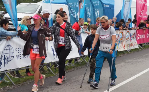 Henryk Warzecha z Łącka pierwszy na mecie biegu na 1 km - 