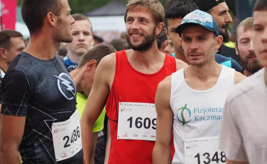 Henryk Warzecha z Łącka pierwszy na mecie biegu na 1 km - 