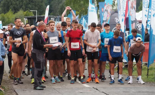 Henryk Warzecha z Łącka pierwszy na mecie biegu na 1 km - 
